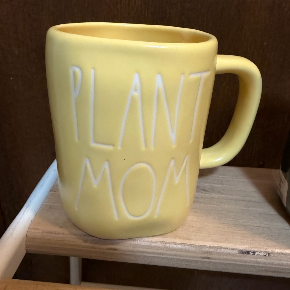 Rae Dunn mugs